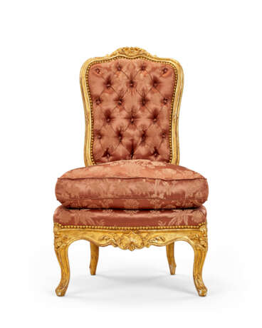 A PAIR OF LOUIS XV GILTWOOD CHAUFFEUSES - photo 2