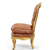 A PAIR OF LOUIS XV GILTWOOD CHAUFFEUSES - photo 3