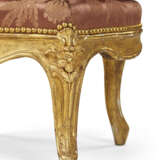 A PAIR OF LOUIS XV GILTWOOD CHAUFFEUSES - photo 6