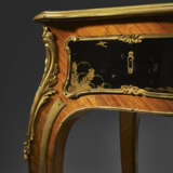 A LOUIS XV ORMOLU-MOUNTED TULIPWOOD AND JAPANESE LACQUER BUREAU PLAT - фото 6