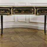 A LOUIS XV ORMOLU-MOUNTED TULIPWOOD AND JAPANESE LACQUER BUREAU PLAT - фото 8