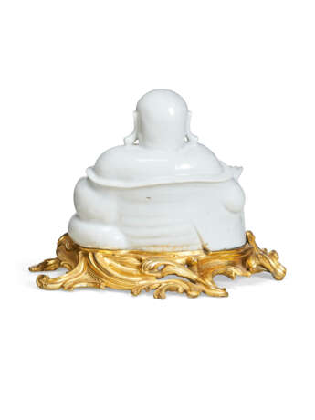 A LOUIS XV ORMOLU-MOUNTED CHINESE BLANC-DE-CHINE PORCELAIN FIGURE OF A LAUGHING BUDDHA - photo 4