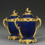 A PAIR OF LOUIS XV ORMOLU-MOUNTED CHINESE BLUE-GLAZED PORCELAIN POT-POURRI VASES - фото 1