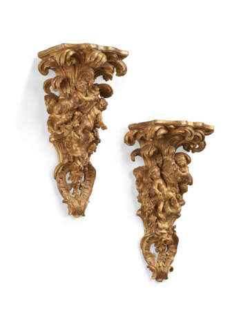 A PAIR OF LOUIS XV GILTWOOD WALL BRACKETS - фото 2