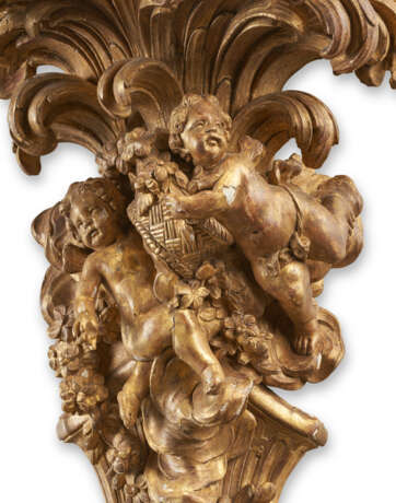 A PAIR OF LOUIS XV GILTWOOD WALL BRACKETS - фото 3