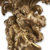 A PAIR OF LOUIS XV GILTWOOD WALL BRACKETS - фото 3