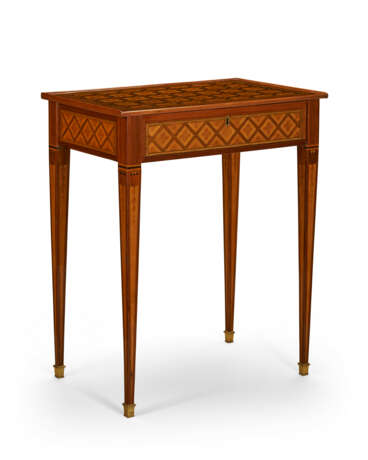 A LOUIS XVI ORMOLU-MOUNTED TULIPWOOD, CITRONNIER, AMARANTH AND PARQUETRY TABLE A ECRIRE - Foto 1