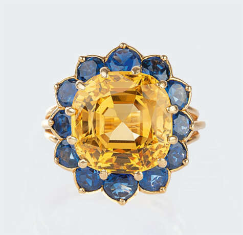 Cartier. Seltener, natürlicher Yellow-Saphir Ring mit blauen Saphiren. - photo 1