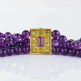 Colleen B. Rosenblat. Farbintensives Amethyst-Collier mit opulenter Peridot-Goldschließe. - photo 2