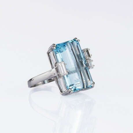 Farbintensiver Aquamarin-Diamant Ring. - фото 2