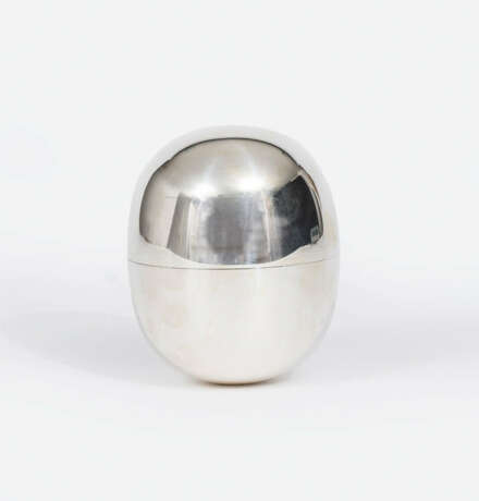 Georg Jensen (Kopenhagen 1866 - Hellerup/Kopenhagen 1935). "Super Egg" - Bonbonniere von Piet Hein. - Foto 1