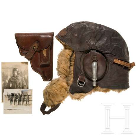 Fliegerhaube eines Offiziers mit Fotos und Pistolentasche, Zweiter Weltkrieg - Foto 1