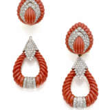 Carved coral, round diamond and bi-coloured gold e… - photo 2