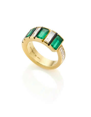 SCAVIA | Octagonal emerald and baguette diamond ye… - Foto 1