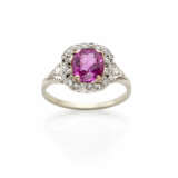 Oval ct. 3.07 circa pink sapphire, huit huit diamo… - photo 1