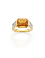 Octagonal ct. 4.00 circa yellow sapphire and bague…