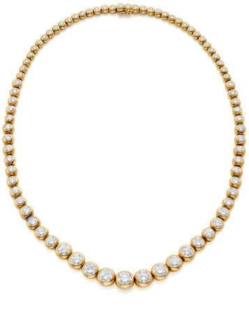 Round diamond and yellow gold graduated necklace, … - фото 1