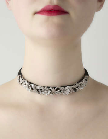 Velvet choker with diamond and white gold flower s… - photo 2