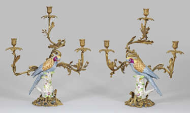 Paar Louis XV-Kandelaber mit Pagageien-Figuren