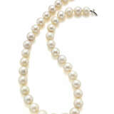 White South Sea graduated pearl necklace accented … - Foto 1