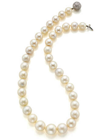 White South Sea graduated pearl necklace accented … - Foto 1