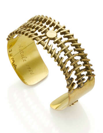 AZUMA | Yellow gold openwork bangle bracelet with … - Foto 1