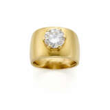 Round ct. 2.45 diamond and yellow gold band ring, … - фото 1