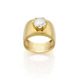 Round ct. 2.45 diamond and yellow gold band ring, … - фото 2