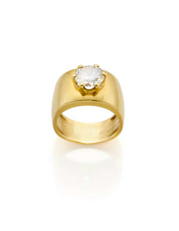 Round ct. 2.45 diamond and yellow gold band ring, … - фото 2