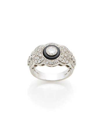 Diamond and onyx white gold ring, diamonds in all … - Foto 1