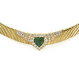 Sculpted heart shaped emerald and diamond yellow g… - photo 2