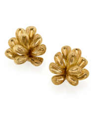 BULGARI | Yellow gold leaf shaped earrings, g 16.5…