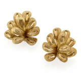 BULGARI | Yellow gold leaf shaped earrings, g 16.5… - photo 1