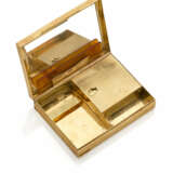 Yellow chiselled gold powder case with comb and in… - Foto 2