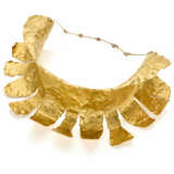 Hammered yellow gold choker with curled fringes an… - photo 1