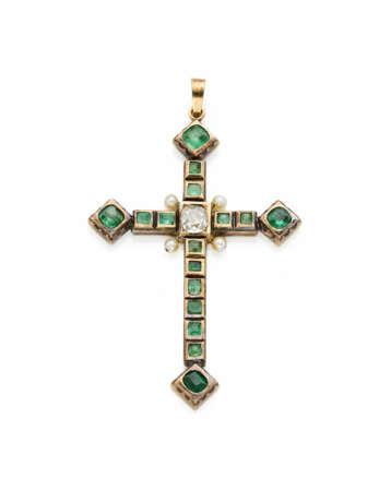 Emerald and old mine diamond yellow chiselled gold… - Foto 1