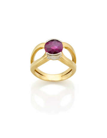 Oval ct. 2.50 circa ruby and bi-coloured gold ring… - фото 1