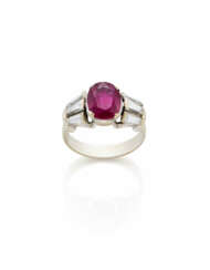 Oval ct. 2.70 circa ruby, tapered diamond and whit…