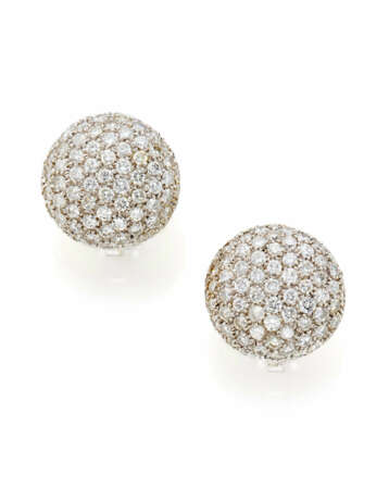 Diamond and white gold button shaped earrings, dia… - photo 1