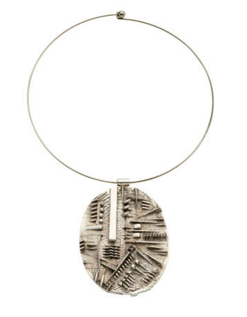 ARNALDO POMODORO | Silver necklace holding an oval… - фото 2