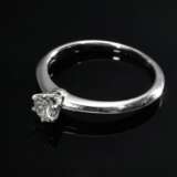 Schmaler Tiffany & Co Platin 950 Solitär Ring (ca. 0.30ct/VVS2/TW), 3,7g, Gr. 53, mit Zertifikat und Box - photo 1