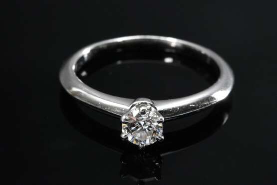 Schmaler Tiffany & Co Platin 950 Solitär Ring (ca. 0.30ct/VVS2/TW), 3,7g, Gr. 53, mit Zertifikat und Box - photo 2