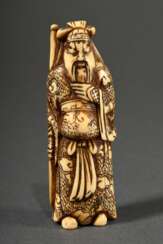 Elfenbein Netsuke &quot;Kan'u&quot; in reich graviertem Gewand, schöne bernsteinfarbene Färbung auf der Rückseite, beriebene Patina, Ende 18.Jh., H. 7,3cm, Provenienz: Norddeutsche Sammlung, Genehmigung nach VO (EG) 338/…