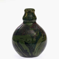 A vase. Haagsche Plateelbakkerij Rozenburg, The Hague, circa 1899