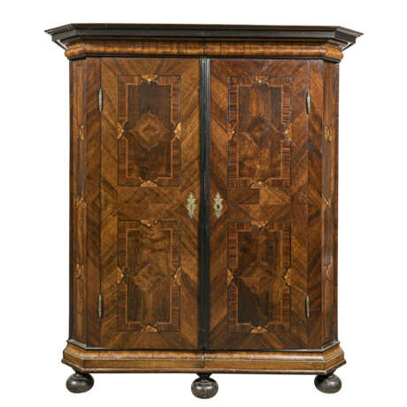 A cupboard. South German, 18th century - photo 1