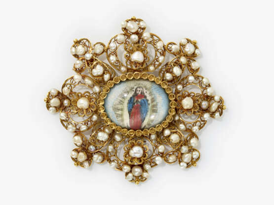 A pendant with baroque pearls and gold filigree. South Germany, 2nd half of the 18th century - photo 1