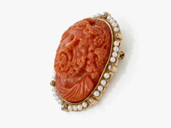 A brooch with coral gem depicting Bacchus. Italy, 18th century. Contemporary setting - photo 2