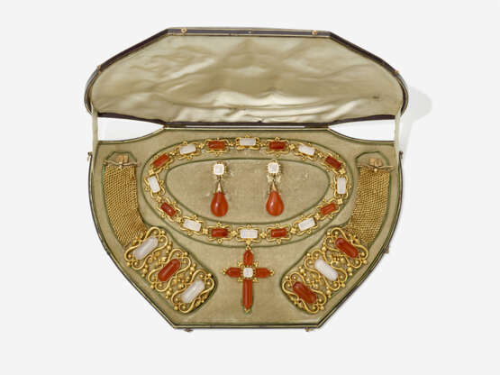 A parure with carnelians and chalcedonies. France, circa 1830-1840 - фото 6