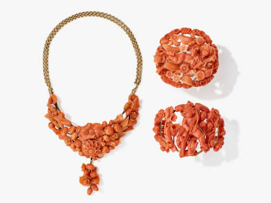 Two bracelets and a necklace with cut corals. Italy, circa 1850 - 1870 - photo 1