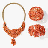 Two bracelets and a necklace with cut corals. Italy, circa 1850 - 1870 - photo 1